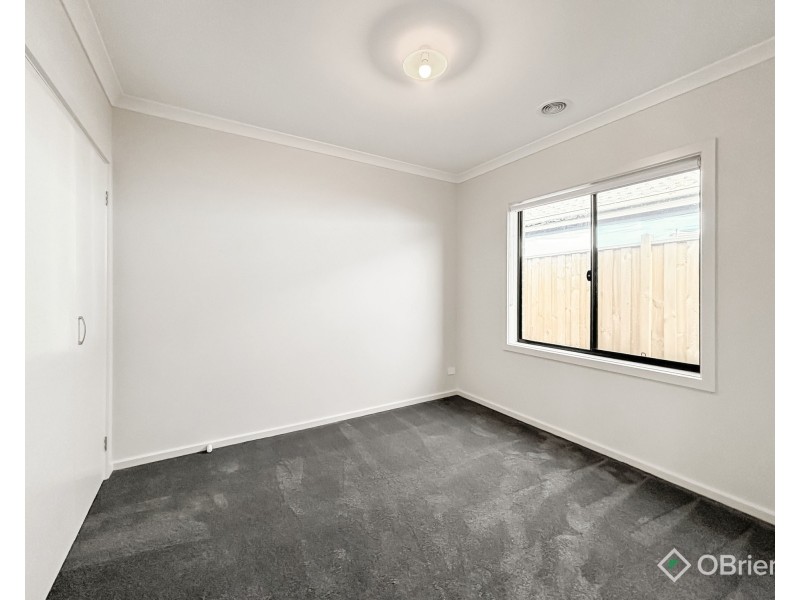 12 Snows Hill Avenue, Warragul VIC 3820