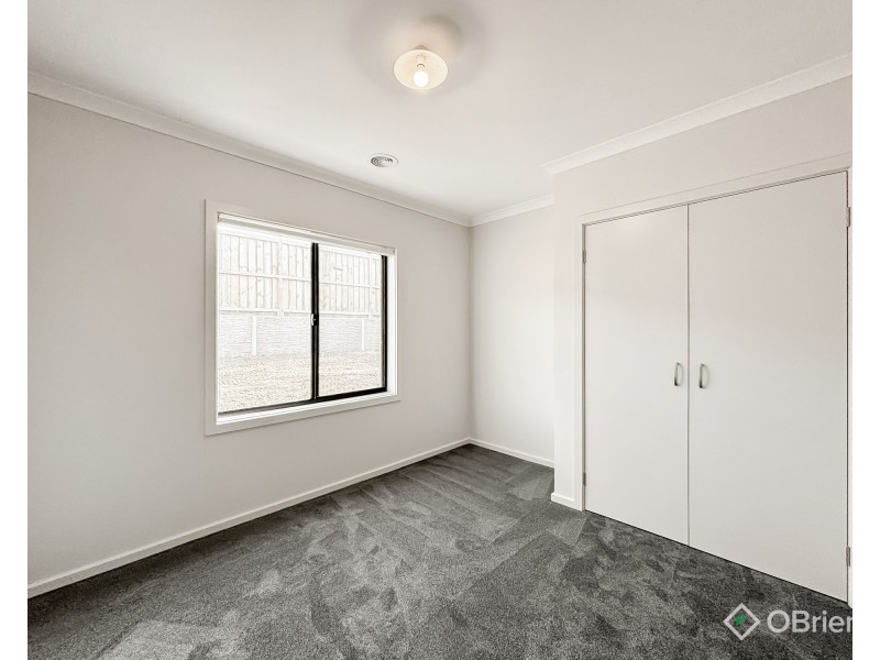 12 Snows Hill Avenue, Warragul VIC 3820
