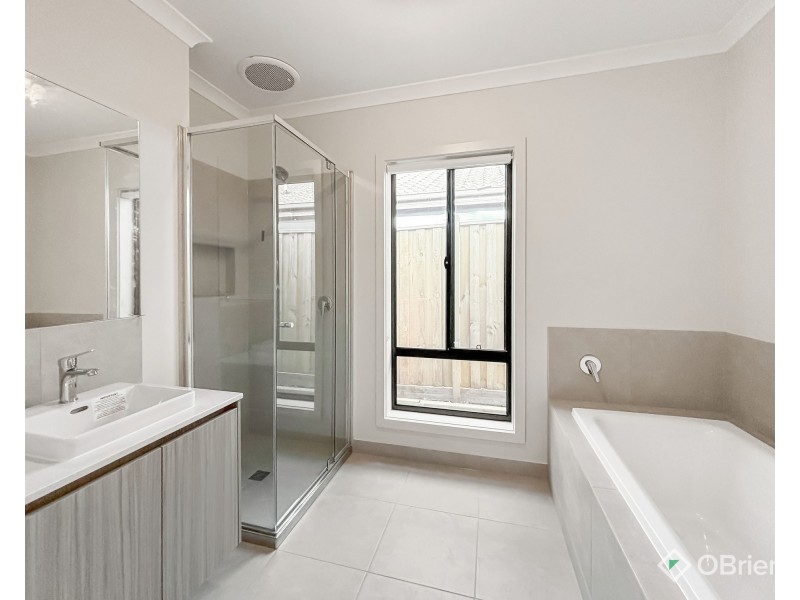 12 Snows Hill Avenue, Warragul VIC 3820