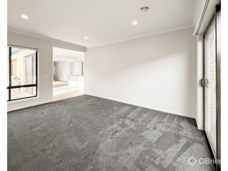 12 Snows Hill Avenue, Warragul VIC 3820