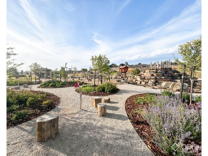 12 Snows Hill Avenue, Warragul VIC 3820