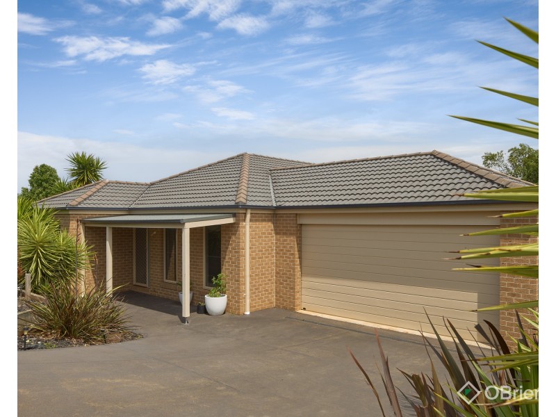 82 Cook Street, Drouin VIC 3818