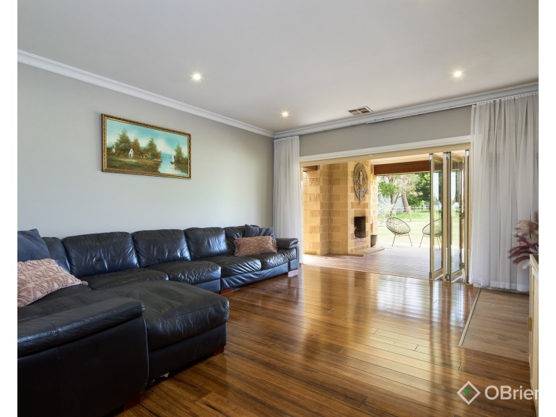132 Hopetoun Road, Drouin VIC 3818