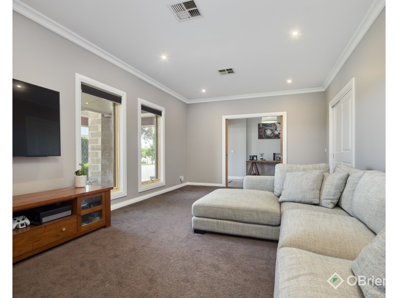 132 Hopetoun Road, Drouin VIC 3818