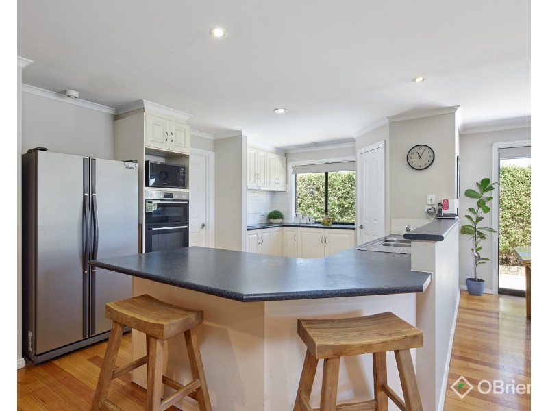 10 Leonis Court, Moe VIC 3825