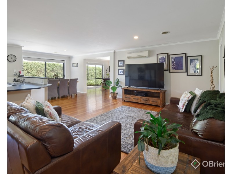 10 Leonis Court, Moe VIC 3825