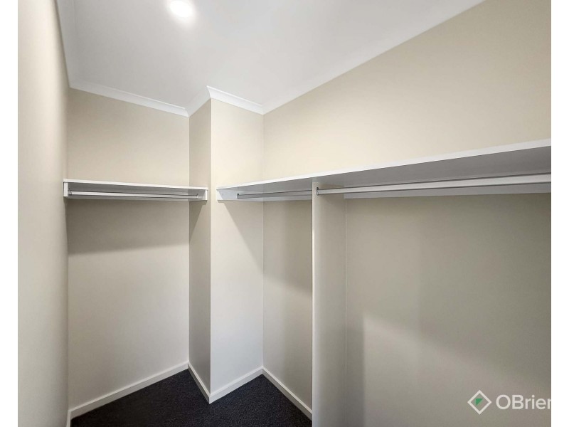 2/31 Lampard Road, Drouin VIC 3818