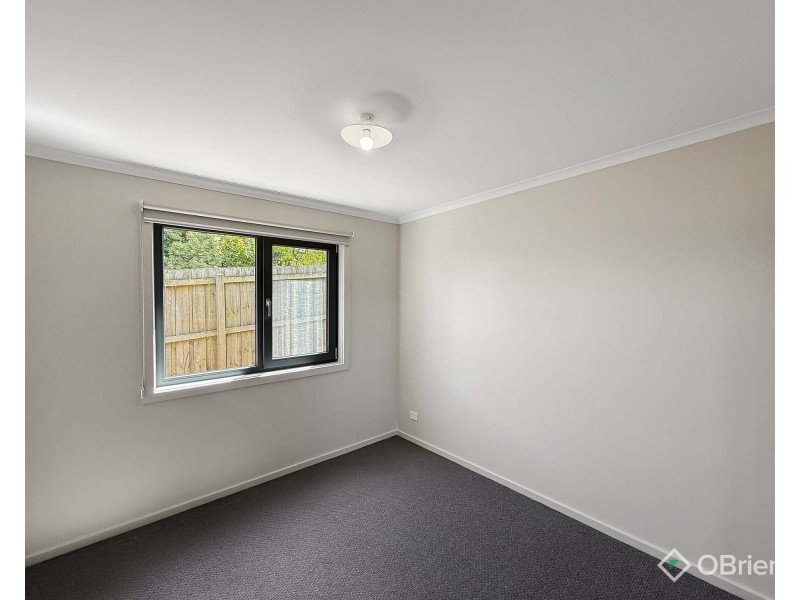 2/31 Lampard Road, Drouin VIC 3818