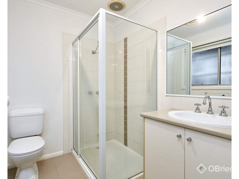 2/1 Hatfield Drive, Drouin VIC 3818
