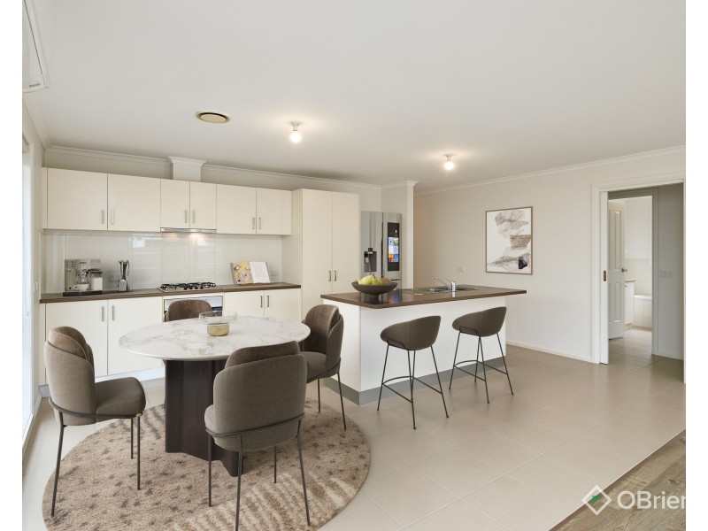 2/1 Hatfield Drive, Drouin VIC 3818
