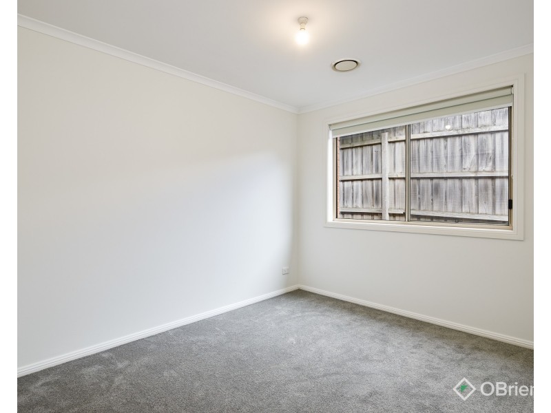 2/1 Hatfield Drive, Drouin VIC 3818