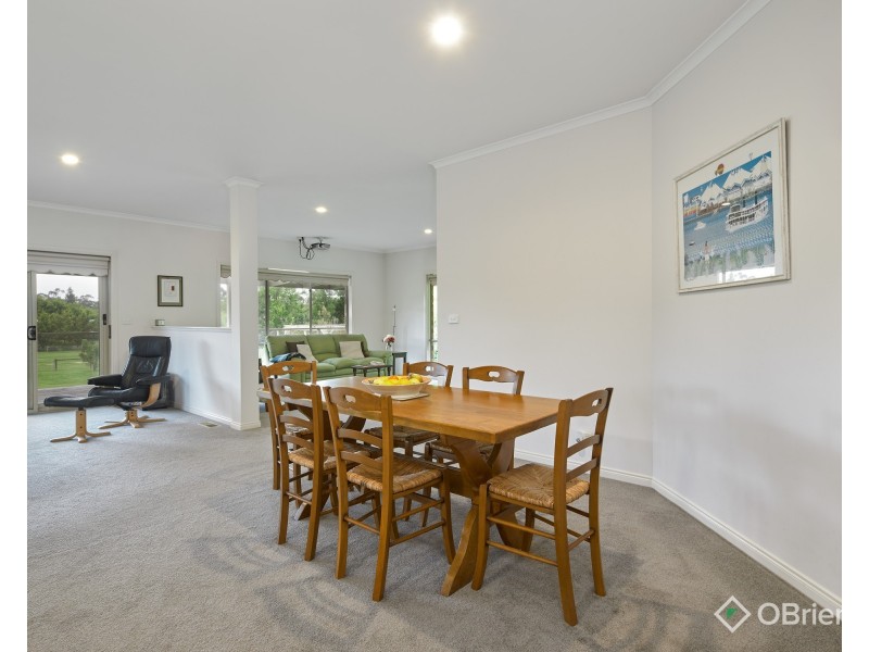 23 Robin Hood Way, Drouin VIC 3818