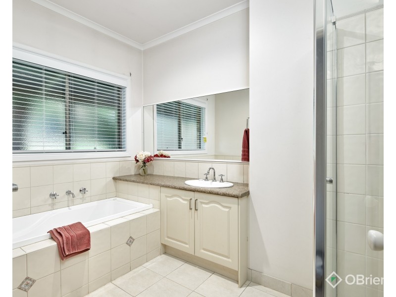 23 Robin Hood Way, Drouin VIC 3818