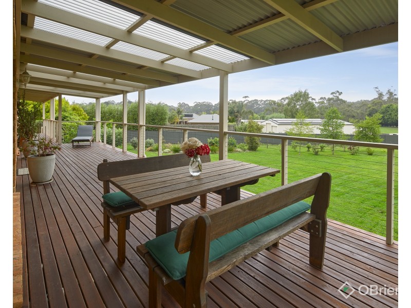 23 Robin Hood Way, Drouin VIC 3818
