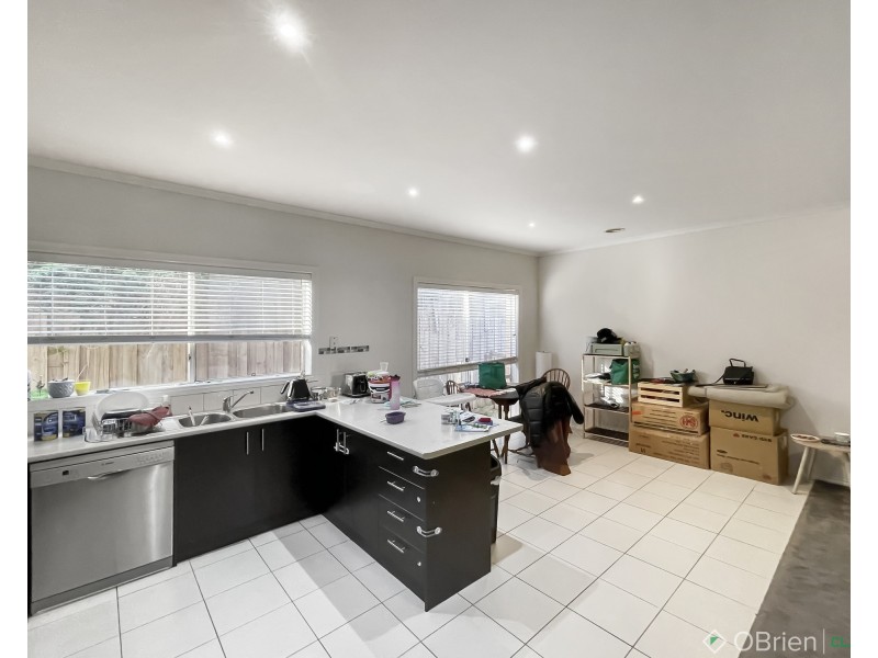 4 Bateson Court, Drouin VIC 3818