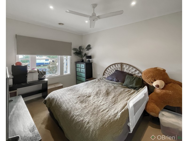 4 Bateson Court, Drouin VIC 3818