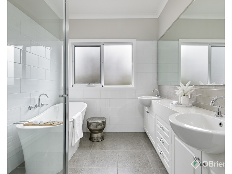 18 Longview Road, Warragul VIC 3820