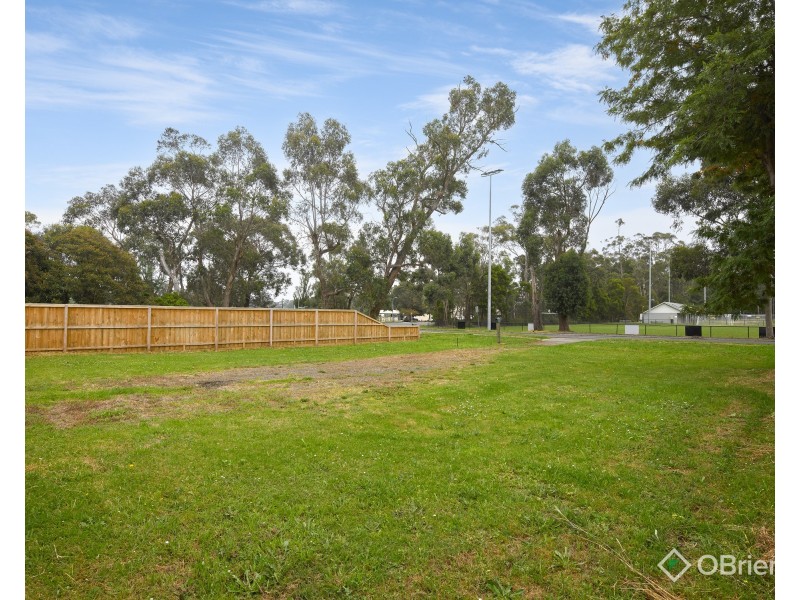 100 Lampard Road, Drouin VIC 3818