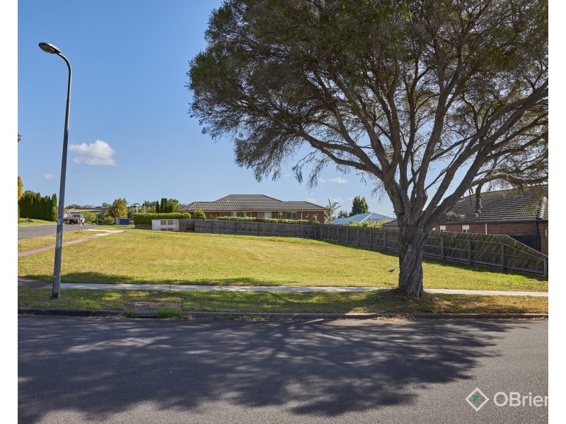 2 Helen Street, Drouin VIC 3818
