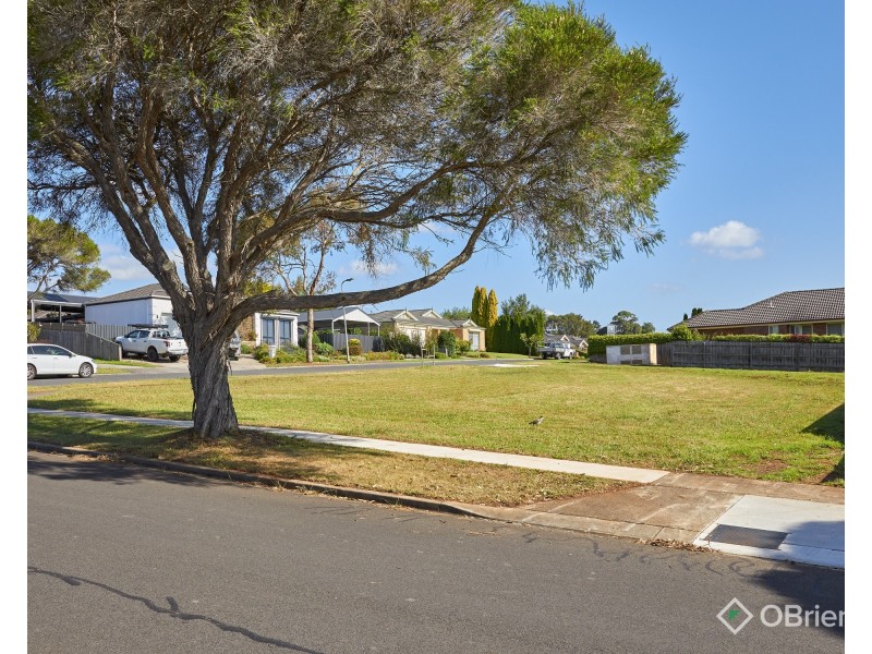 2 Helen Street, Drouin VIC 3818