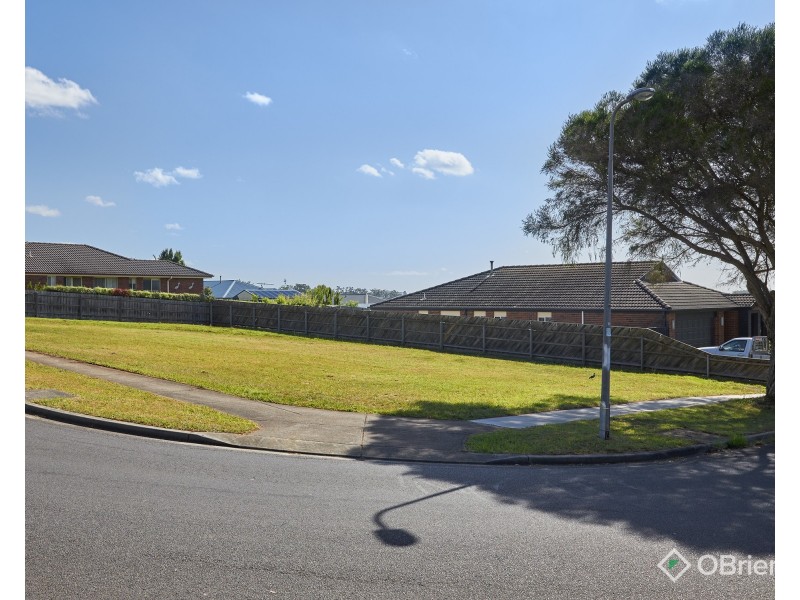 2 Helen Street, Drouin VIC 3818