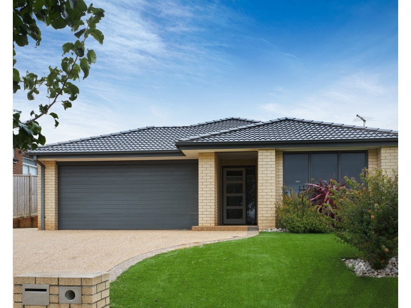 12 Alf Court, Drouin VIC 3818