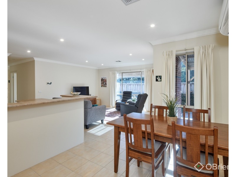 4/13 Wood Street, Drouin VIC 3818