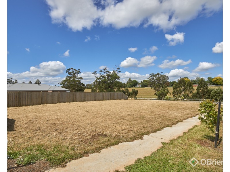 33 Regent Avenue, Warragul VIC 3820