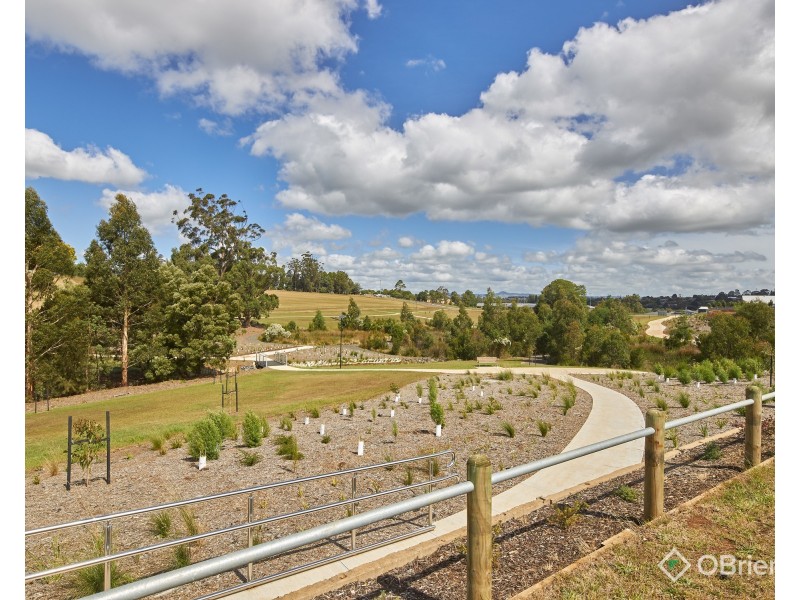 33 Regent Avenue, Warragul VIC 3820