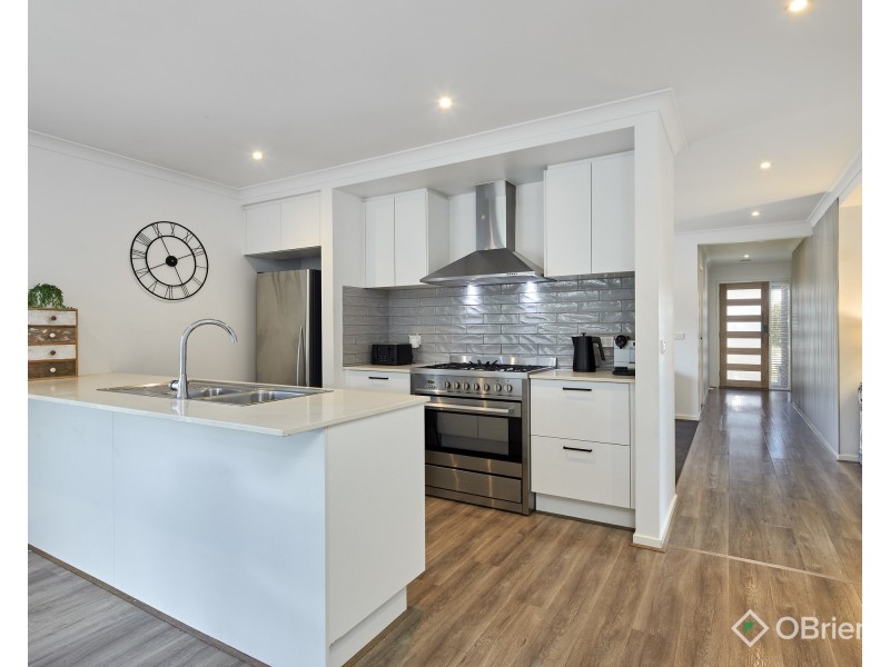 19 King Parrot Boulevard, Drouin VIC 3818