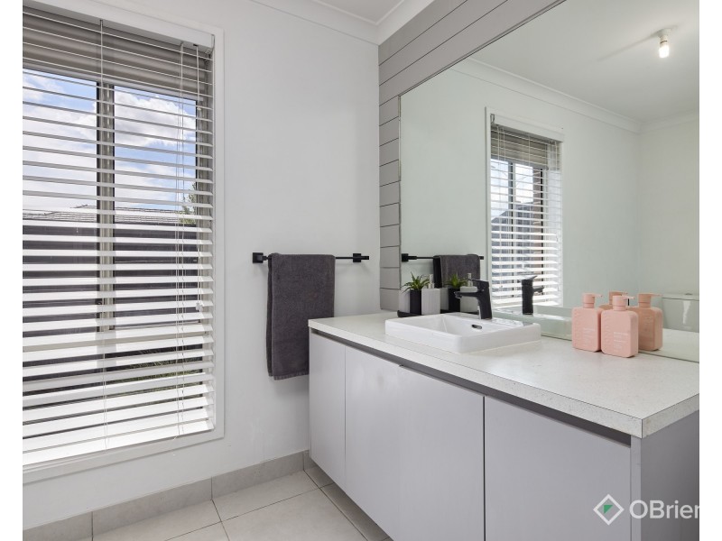 19 King Parrot Boulevard, Drouin VIC 3818