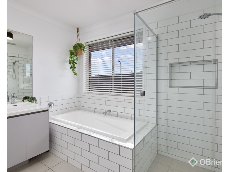 19 King Parrot Boulevard, Drouin VIC 3818