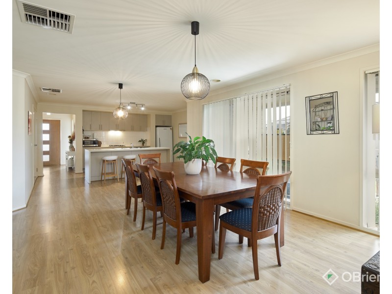 19 Harmon Drive, Drouin VIC 3818