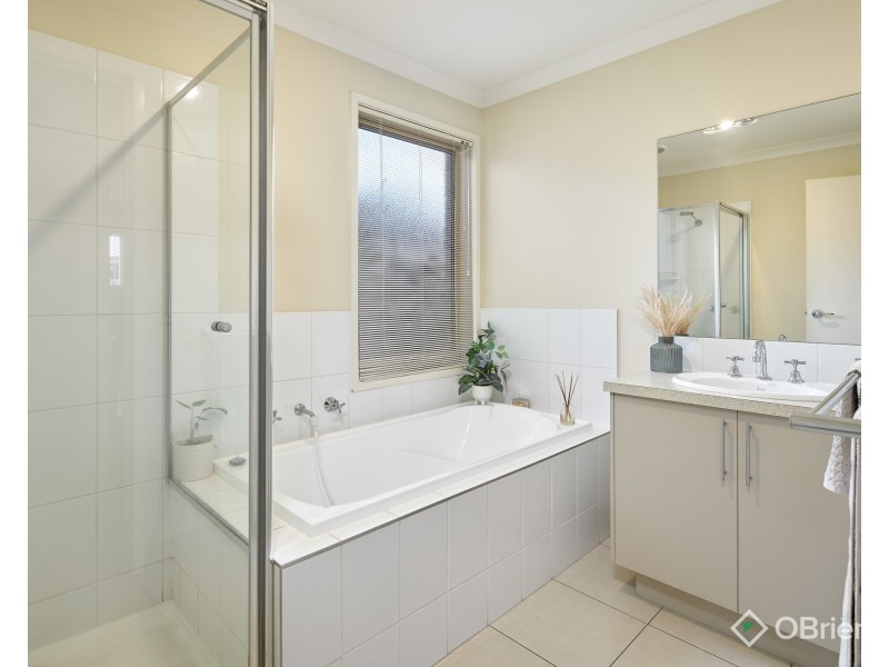 19 Harmon Drive, Drouin VIC 3818