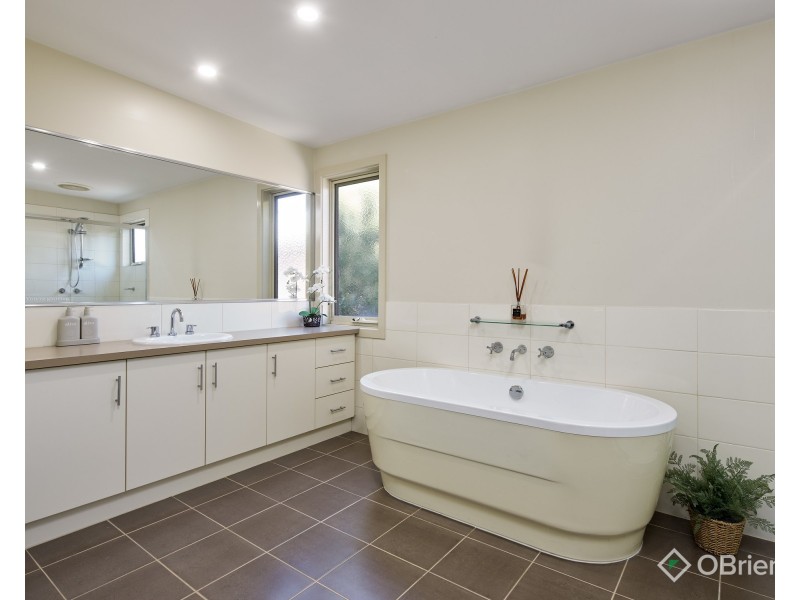 5 Sunline Terrace, Pakenham VIC 3810