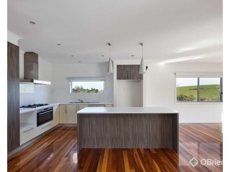 31 Willow Crescent, Warragul VIC 3820