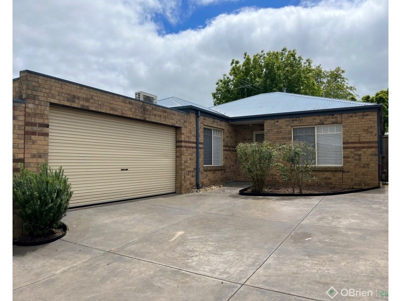 2/7 Lampard Road, Drouin VIC 3818