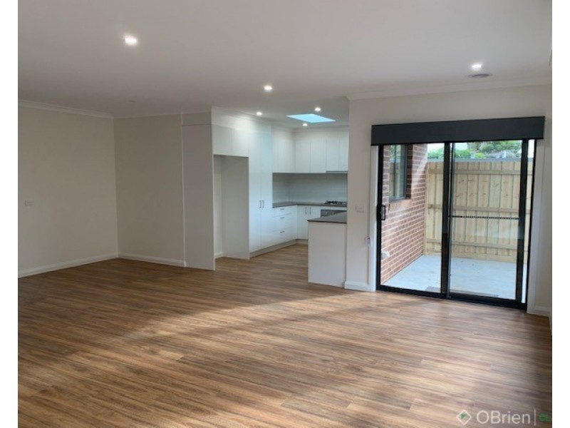 1/14 Hopetoun Road, Drouin VIC 3818