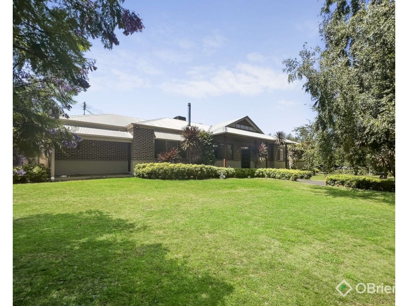 6 Robin Hood Way, Drouin VIC 3818