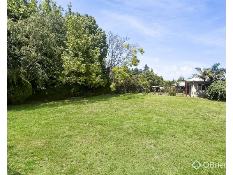 6 Robin Hood Way, Drouin VIC 3818