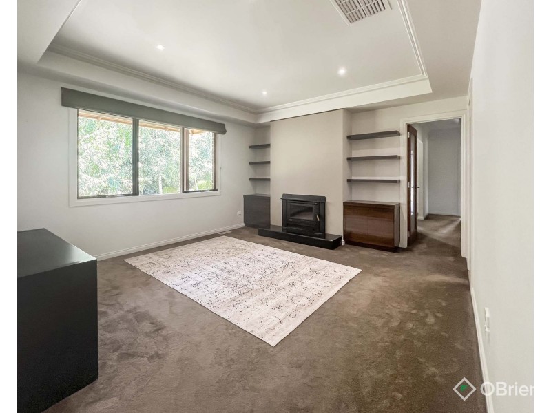 6 Robin Hood Way, Drouin VIC 3818