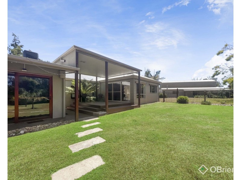 6 Robin Hood Way, Drouin VIC 3818