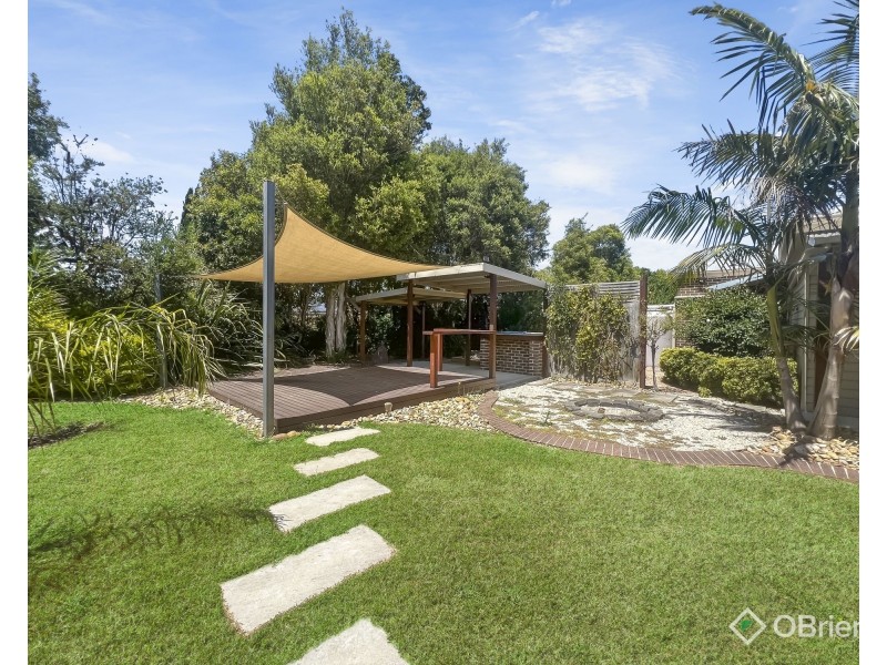 6 Robin Hood Way, Drouin VIC 3818