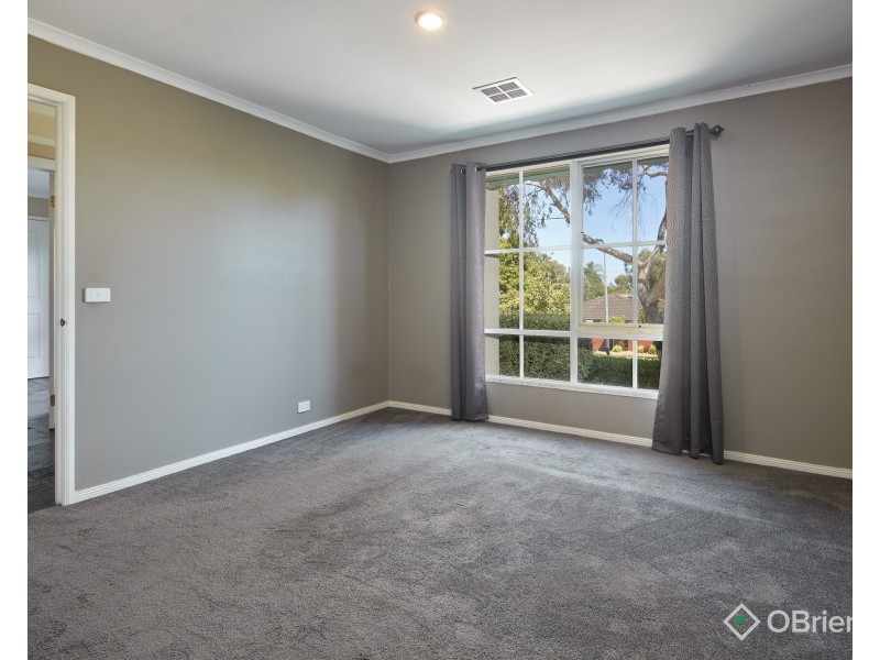 8 Wolff Street, Drouin VIC 3818