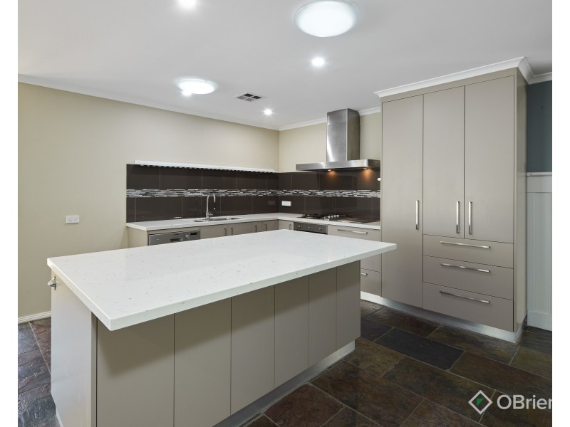 8 Wolff Street, Drouin VIC 3818