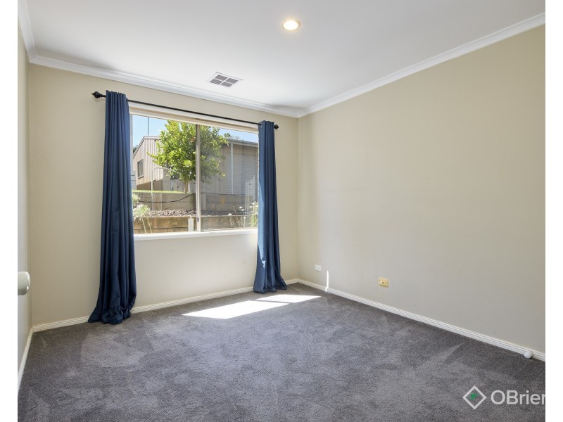 8 Wolff Street, Drouin VIC 3818
