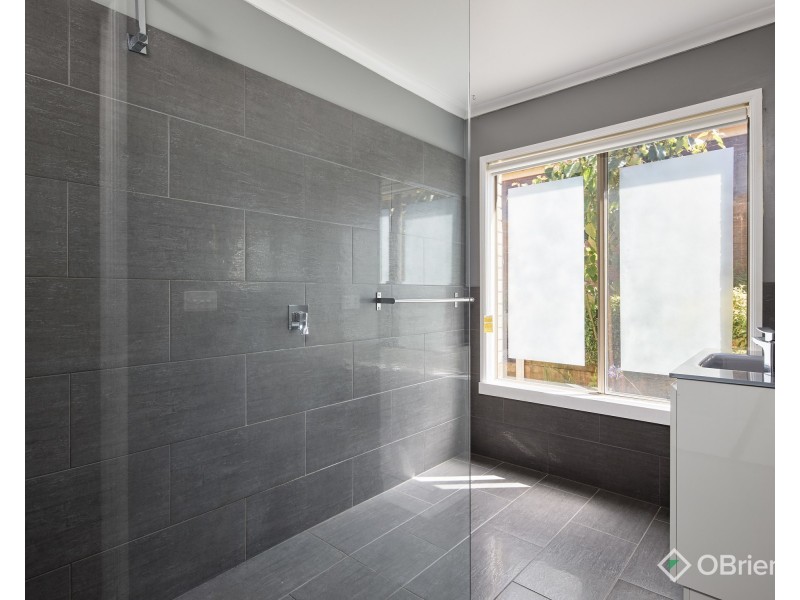 8 Wolff Street, Drouin VIC 3818