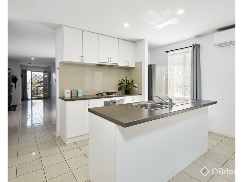 6 Hatfield Drive, Drouin VIC 3818