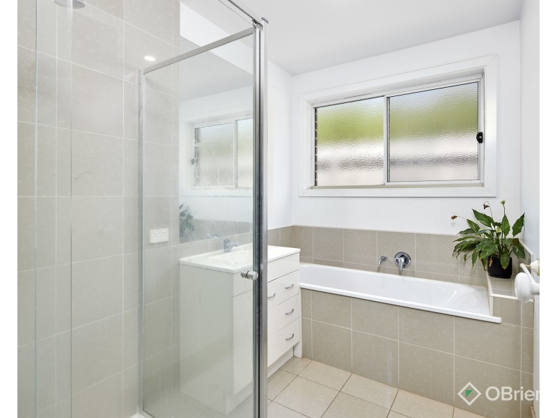 6 Hatfield Drive, Drouin VIC 3818