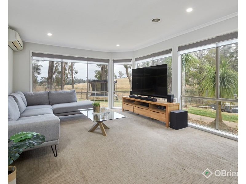 6 Andrew Court, Drouin VIC 3818